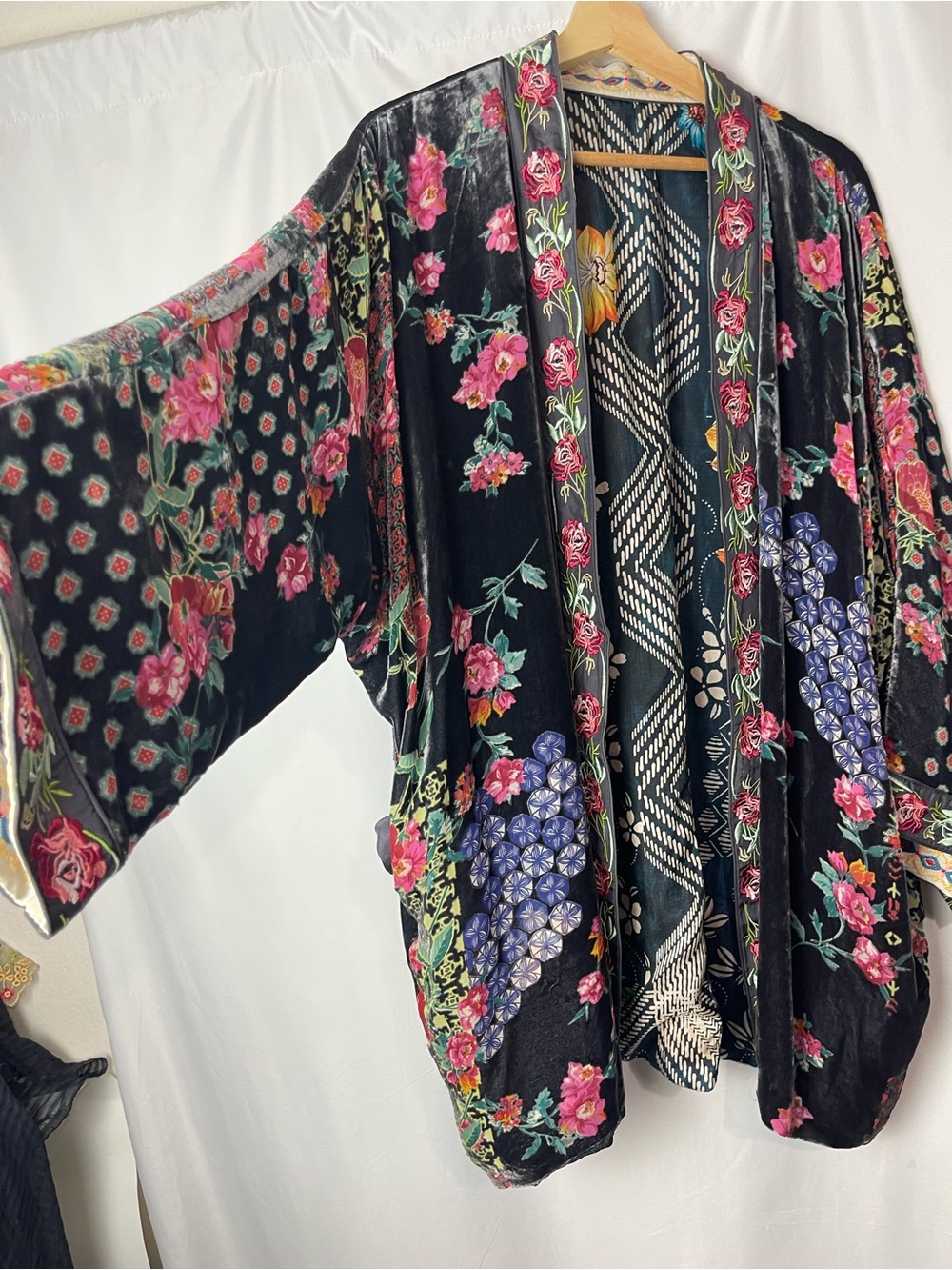 Johnny Was Black Embroidered Velvet Floral Kimono Reversible with Silk Blend M